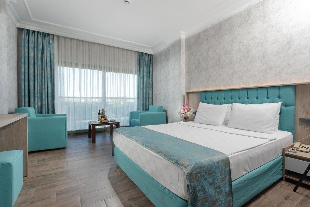 Modernais numurs ar komfortablu gultu un gaišām krāsām Anadolu Hotels Didim Club