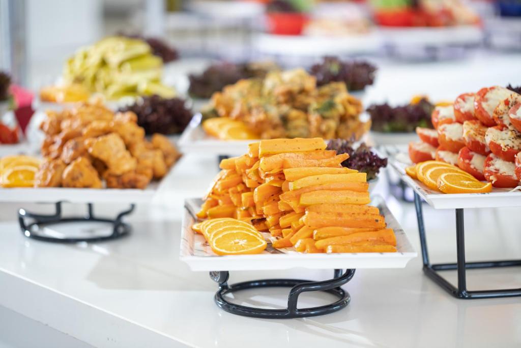 Garšīgs bufetes ēdiens ar dažādām uzkodām Anadolu Hotels Didim Club