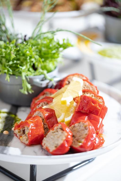 Svaigs ēdiens ar sarkaniem pipariem un citronu Anadolu Hotels Didim Club