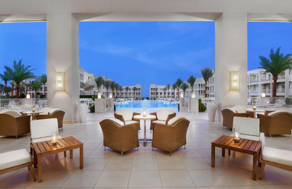 Jaz Aquaviva terase ar skatu uz baseinu