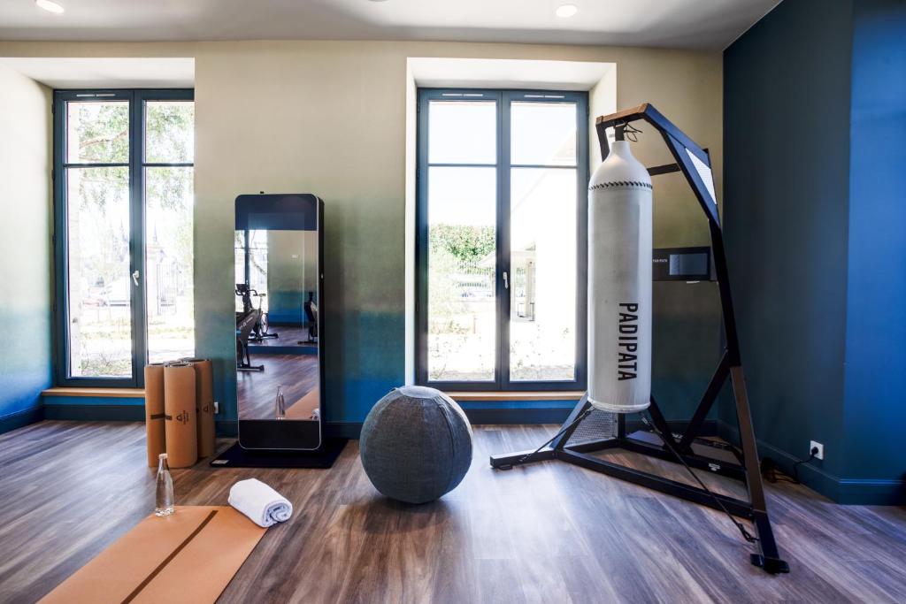 Mūsdienīgs trenažieru zāles iekārtojums viesnīcā Fleur de Loire