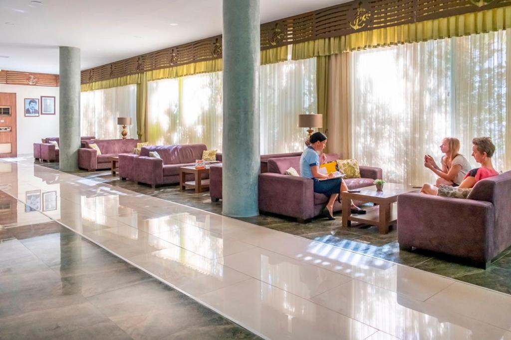 L'ancora Beach Hotel viesnīcas moderna uzgaidāmā telpa ar komfortablām mēbelēm