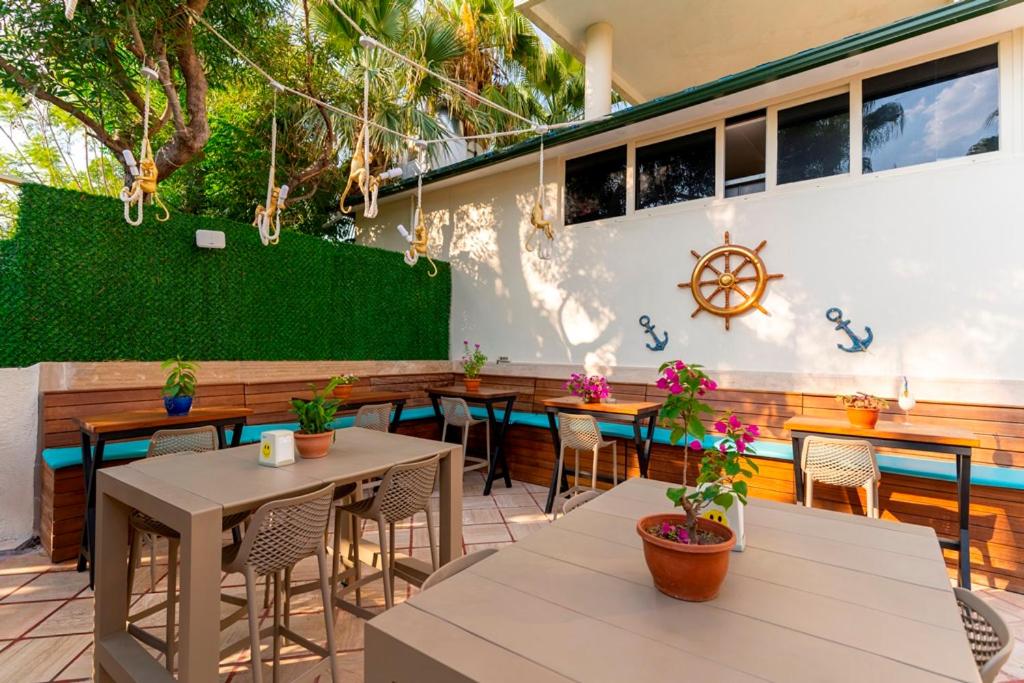 Āra ēdamzāle pie L'ancora Beach Hotel ar jūras tematiku