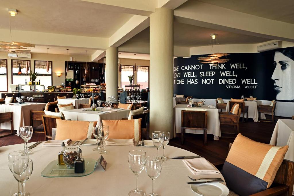 Essque Zalu Zanzibar restorāns ar elegantu dizainu.