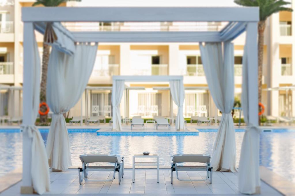 Jaz Aquaviva baseins ar atpūtas krēsliem