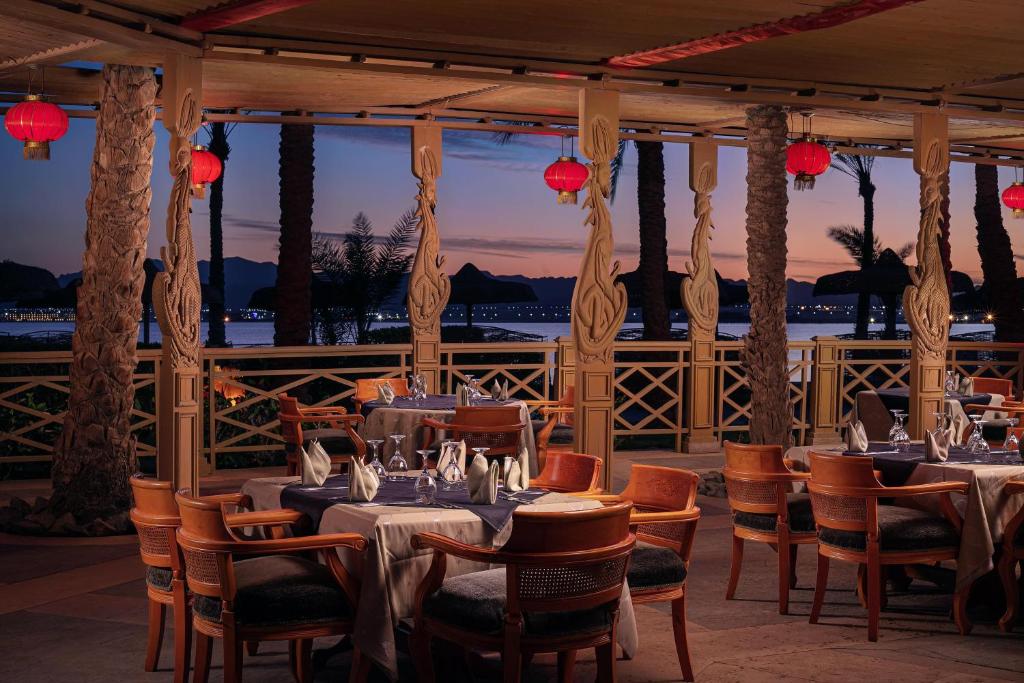 Palm Royale Resort - Soma Bay vakariņu terase pie jūras