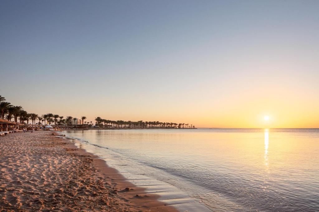 Saulriets Palm Royale Resort - Soma Bay piekrastē