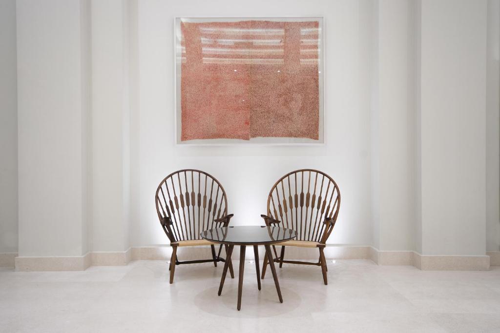 Jaz Aquaviva viesnīcas elegantais interjera dizains ar mākslas darbu.