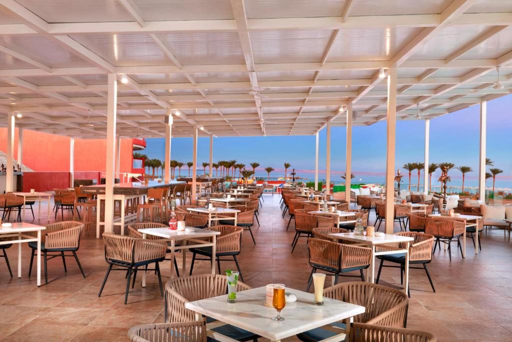 Vasaras restorāns pie jūras, Pickalbatros Laguna Vista Beach.