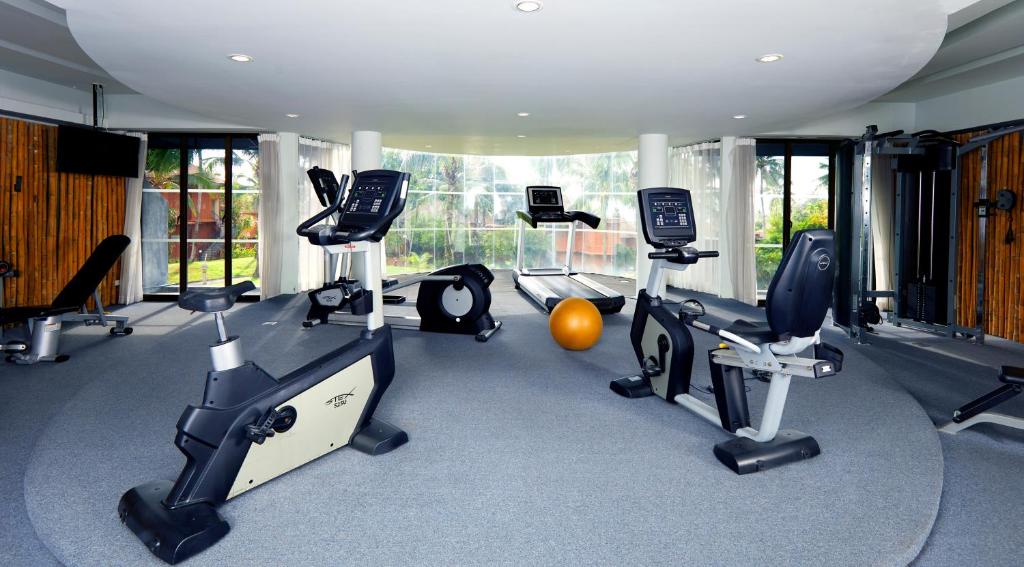 Mūsdienīga sporta zāle ar dažādām trenažieriem, ieskaitot velosipēdu un skrejceliņu, kā arī vingrošanas bumbu. Telpa ir gaiša ar lieliem logiem, kas nodrošina dabīgu apgaismojumu.