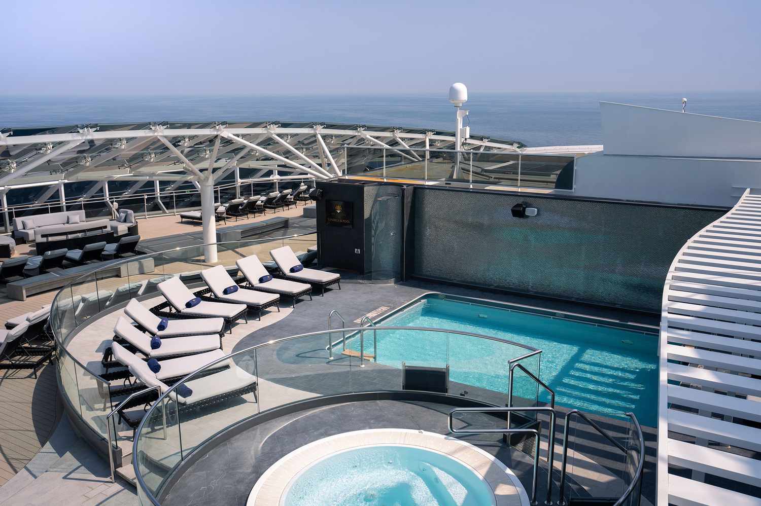 MSC World Europa Yacht Club klājs - greznums un komforts Vanilla Travel kruīzā