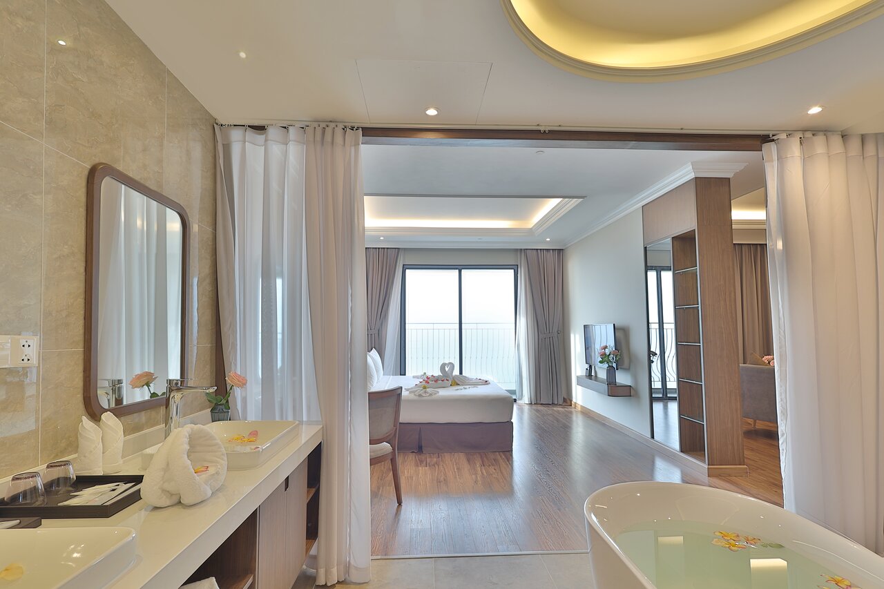 Vipol Muine Hotel & Spa luksusa numurs ar skatu uz jūru.