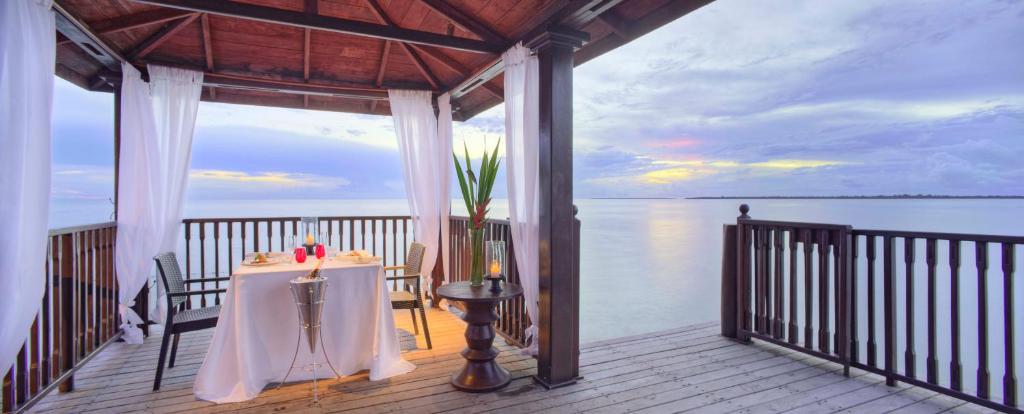 Romantisks vakariņas pie jūras The Residence Zanzibar.