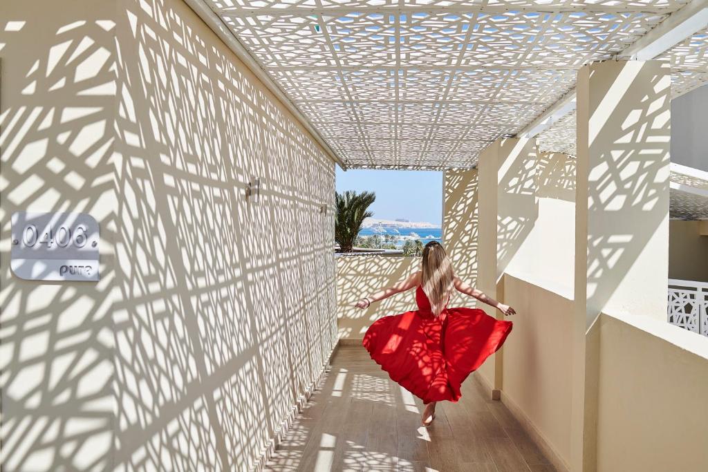 Steigenberger Pure Lifestyle terase ar skatu uz jūru