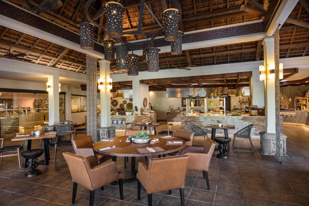 Restorāns Heritage Awali ar modernu dizainu un ērtām mēbelēm.