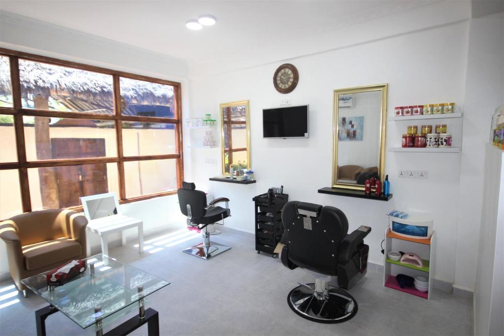 Paradise Beach Resort frizētavas interjers ar modernām mēbelēm.