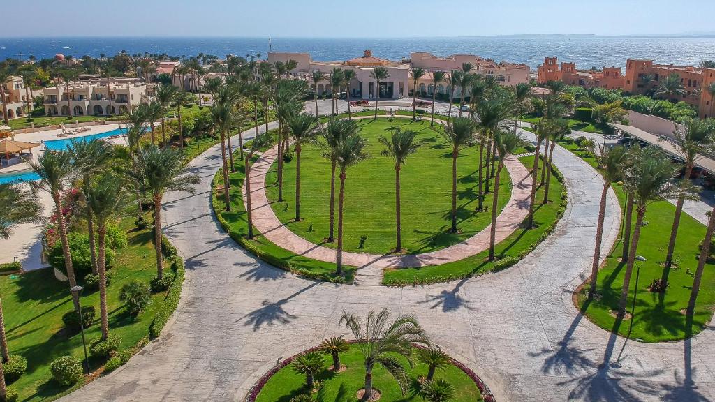 Skats uz zaļo teritoriju un piekrasti pie Cleopatra Luxury Resort