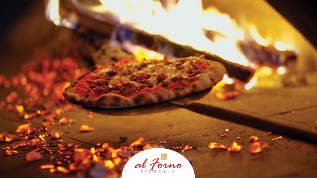 Pica cepta koka krāsnī Al Forno pizzerijā