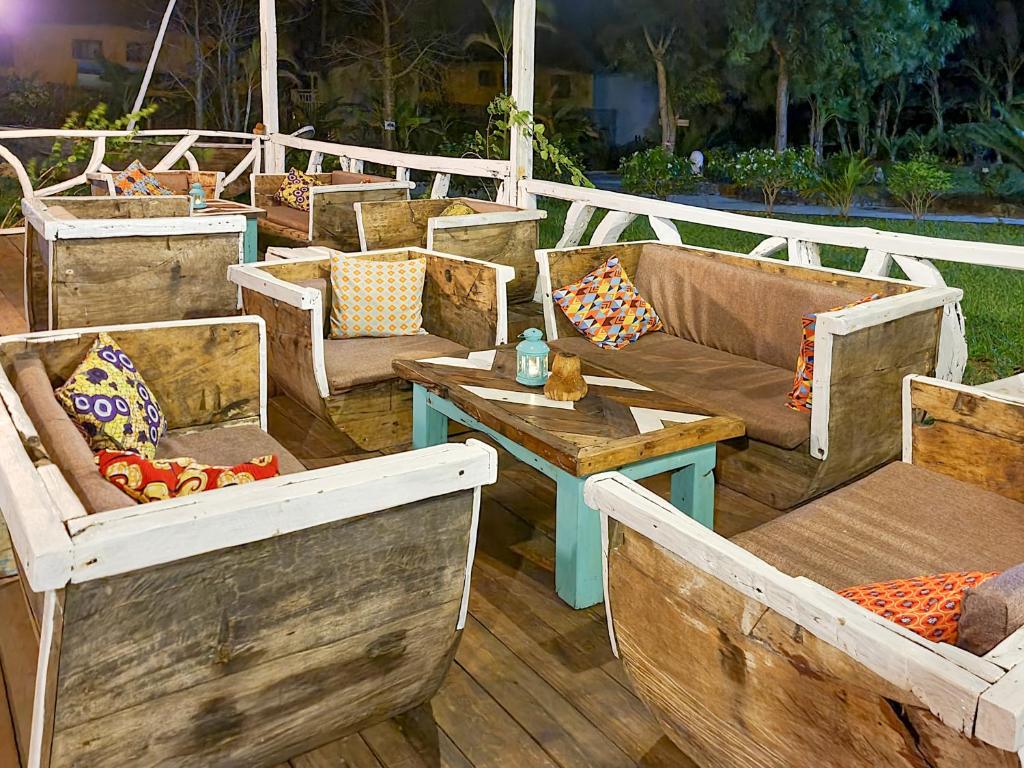 Āra atpūtas zona ar spilveniem Paradise Beach Resort.