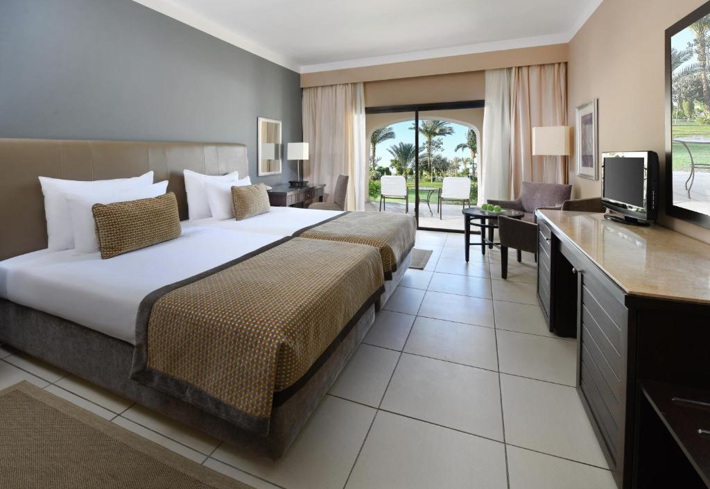 Numurs viesnīcā Jaz Aquamarine Resort ar skatu uz dārzu.