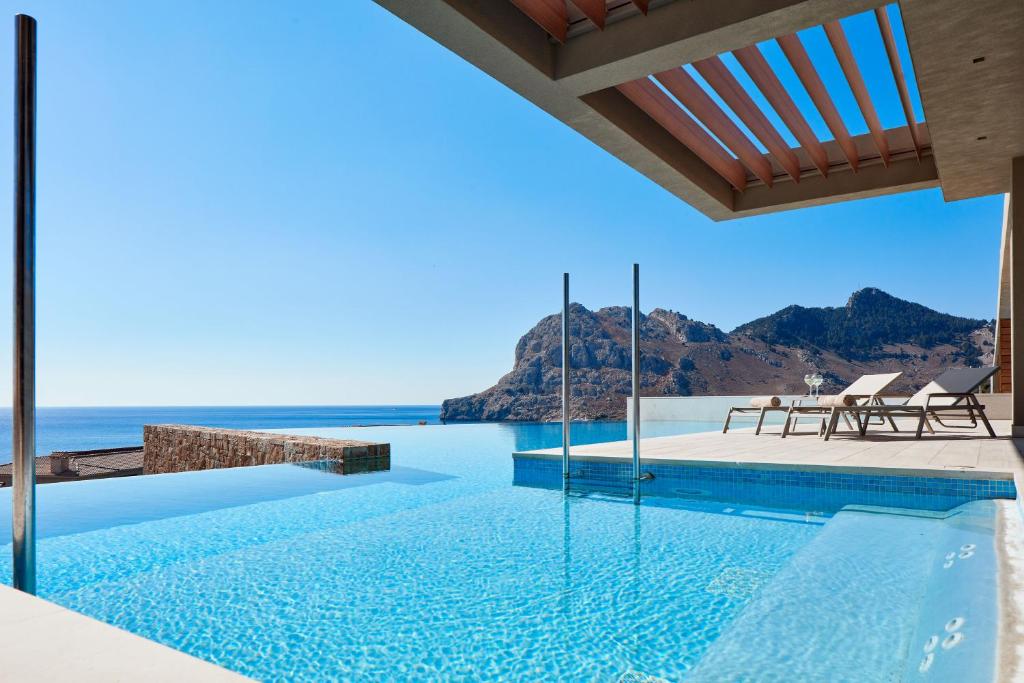 Atlantica Imperial Resort bezgalīgais baseins ar skatu uz piekrasti