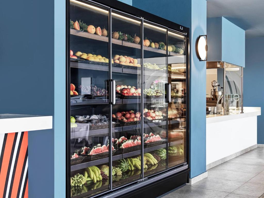 Augļu un dārzeņu vitrīna viesnīcā Esperides Beach