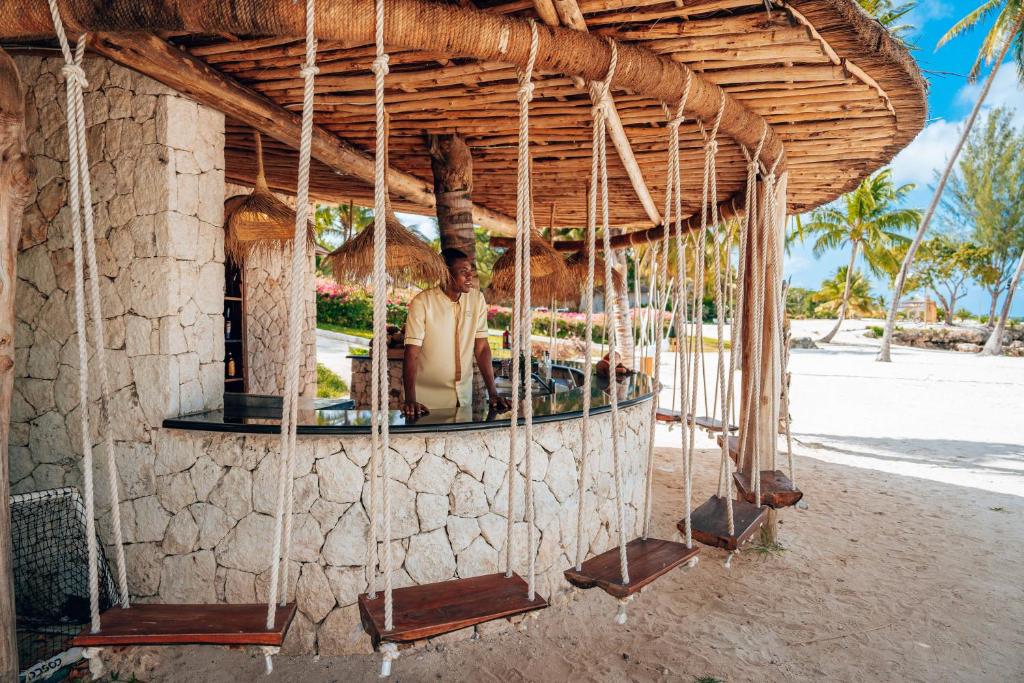 Pludmales bārs ar šūpolēm, The Residence Zanzibar.