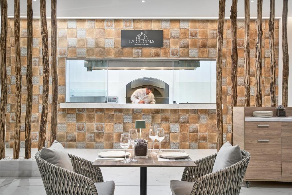 Restorāns La Cucina viesnīcā Lindos Grand Resort & Spa.