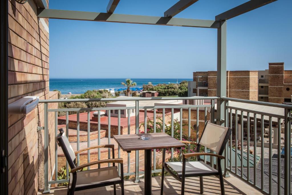 Bella Beach Hotel balkons ar skatu uz jūru