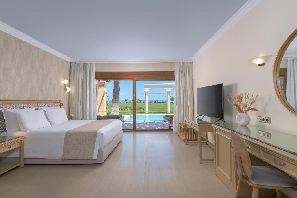 Modernais numurs ar skatu uz baseinu, Atrium Palace Thalasso Spa Resort And Villas