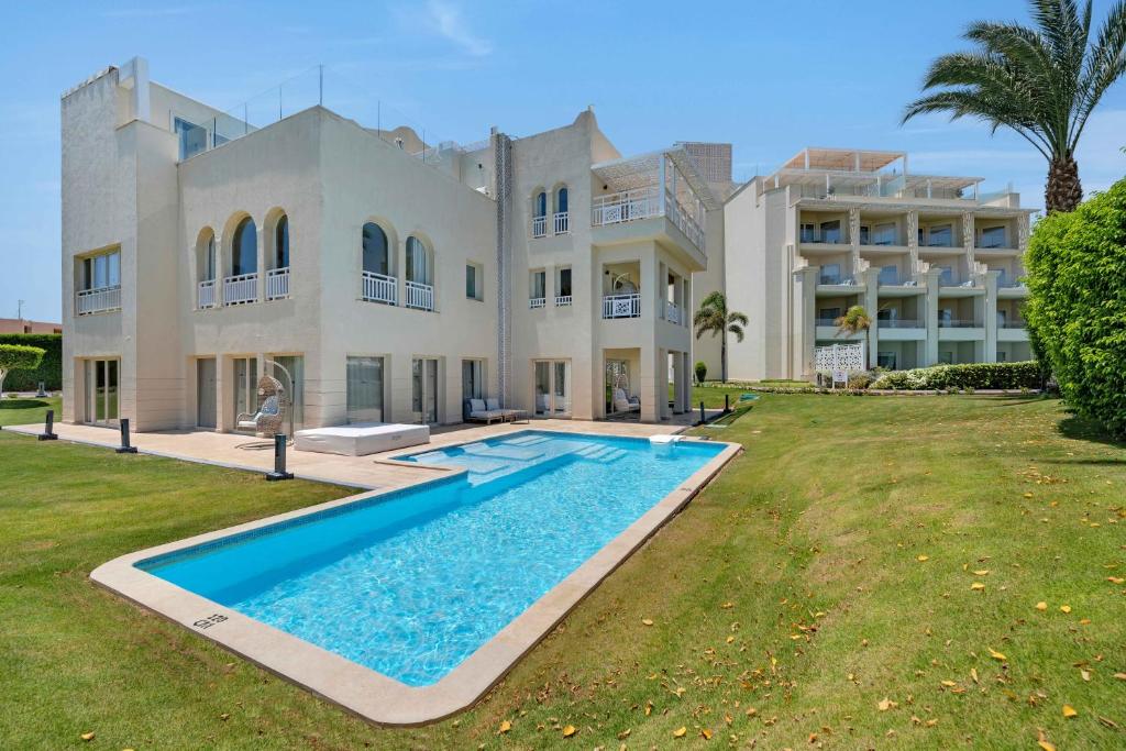 Steigenberger Pure Lifestyle luksusa viesnīca ar baseinu un dārzu