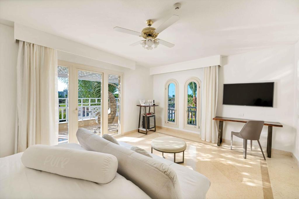 Steigenberger Pure Lifestyle numurs ar balkonu un skatu uz dārzu