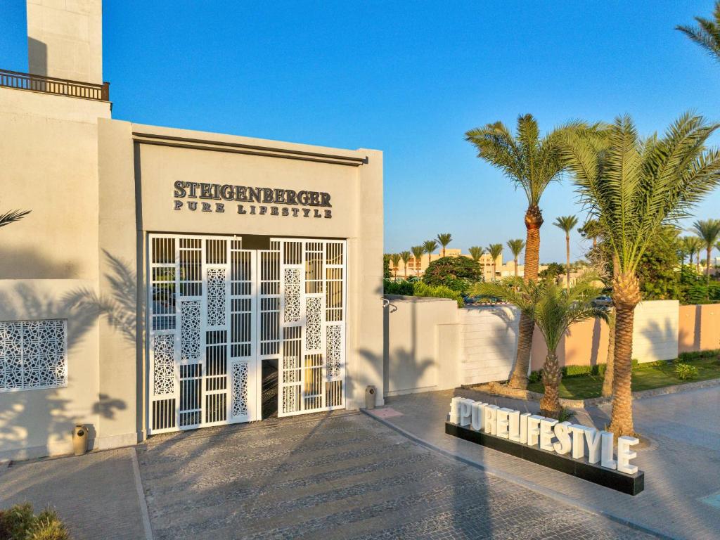 Steigenberger Pure Lifestyle ieeja ar palmu kokiem