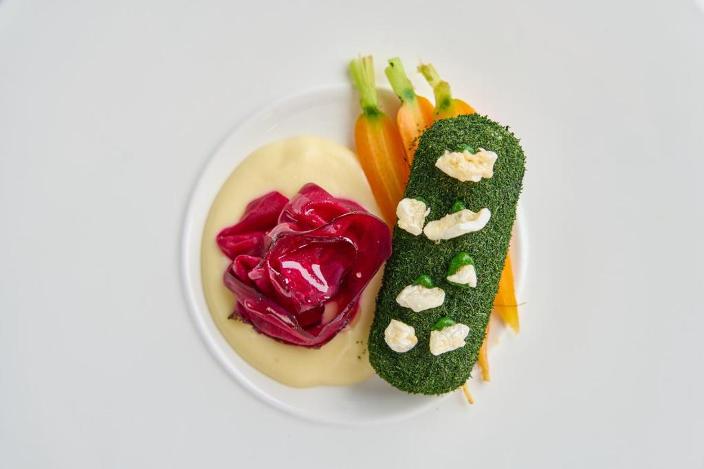 Gurme ēdiens Lindos Grand Resort & Spa restorānā