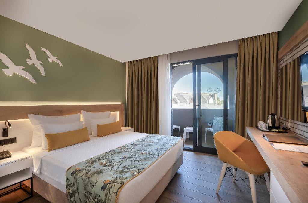 Moderns numurs ar balkonu un skatu uz dabu Sailor’s Beach Club