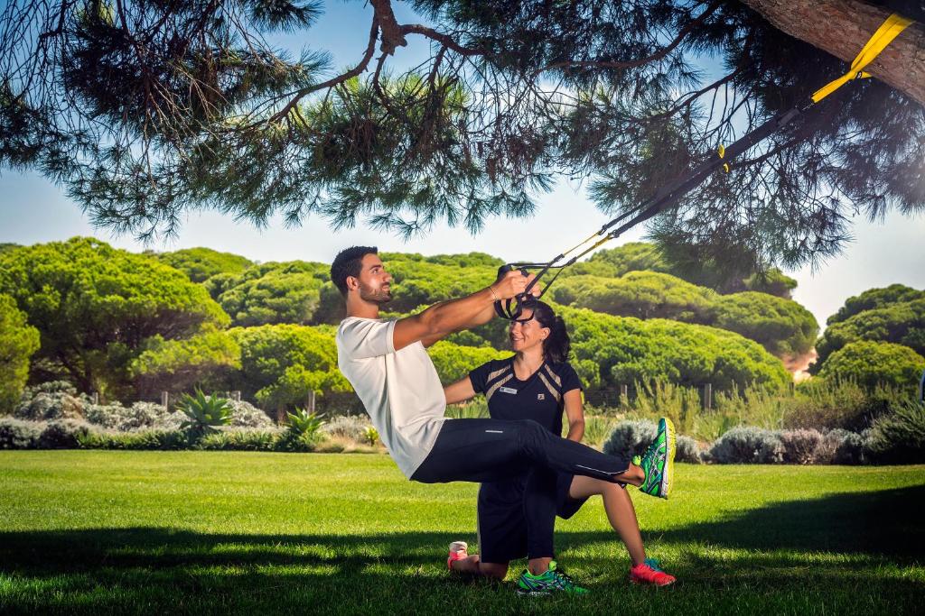 TRX treniņš brīvā dabā EPIC SANA Algarve Hotel teritorijā