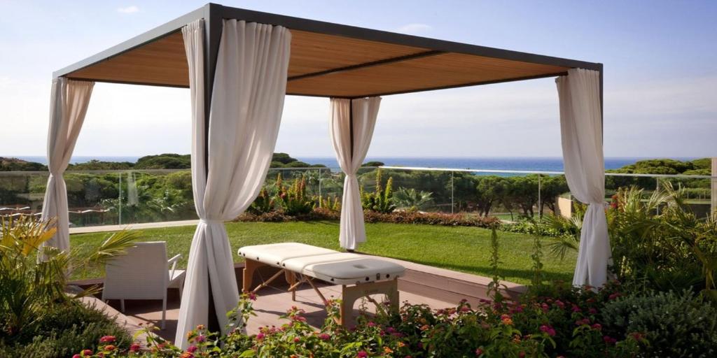 Relaksējoša masāža brīvā dabā EPIC SANA Algarve Hotel teritorijā