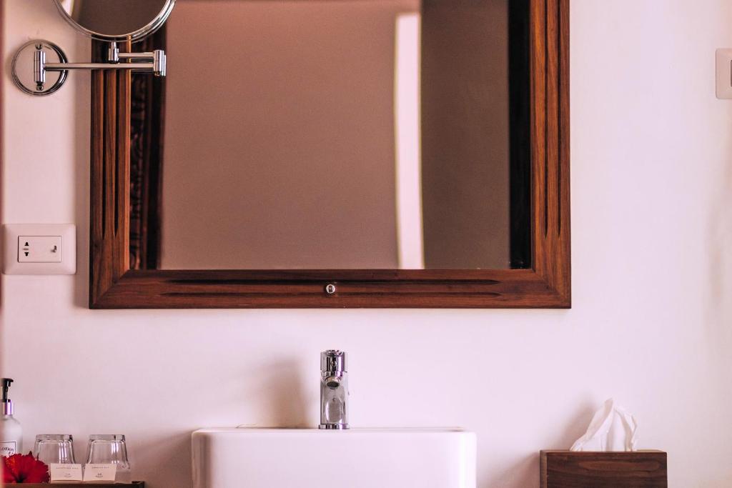 Stilīgs vannas istabas interjers SBH Kilindini Resort