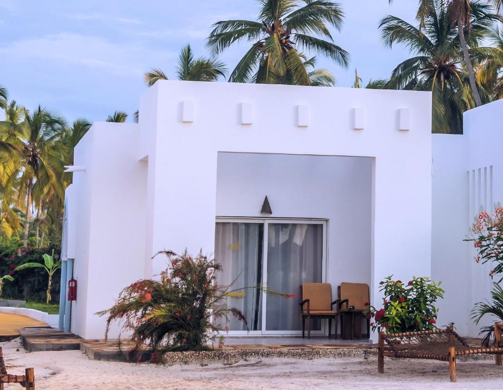 Baltā villa piekrastē SBH Kilindini Resort