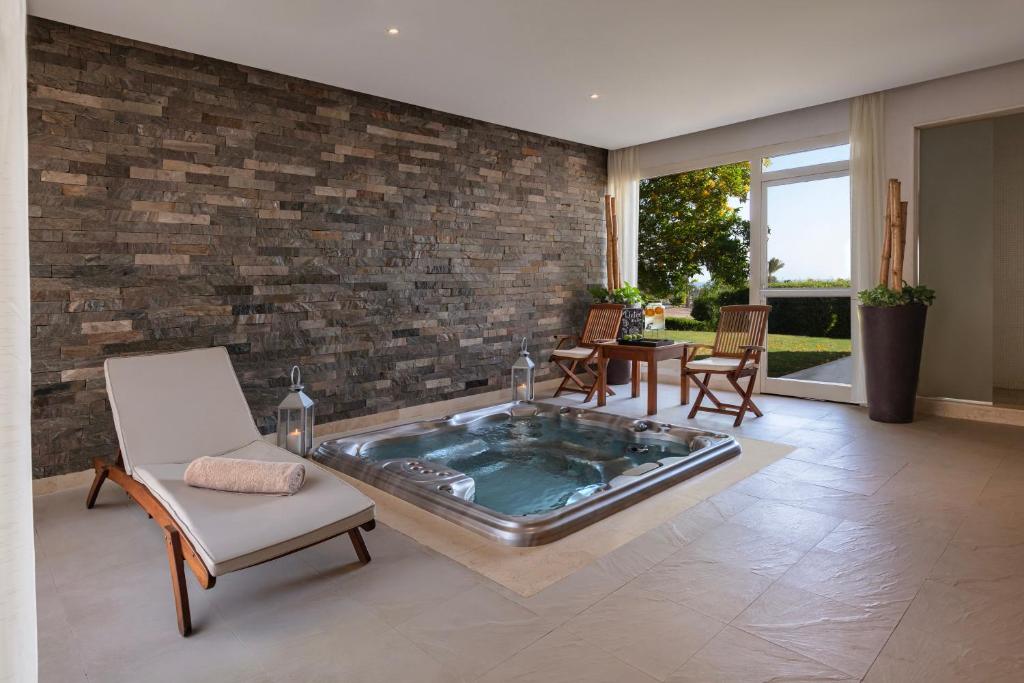 Relaksējoša spa zona ar burbuļvannu Steigenberger Makadi.