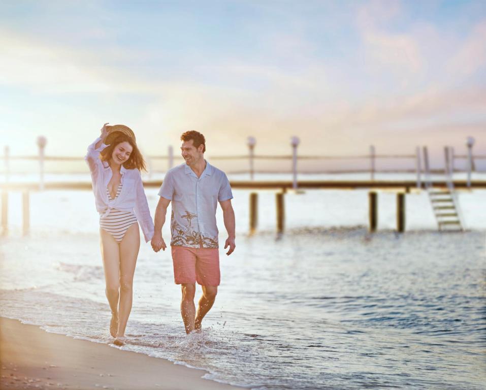 Pāris pastaigā pa pludmali pie Swandor Hotels & Resorts Topkapi Palace