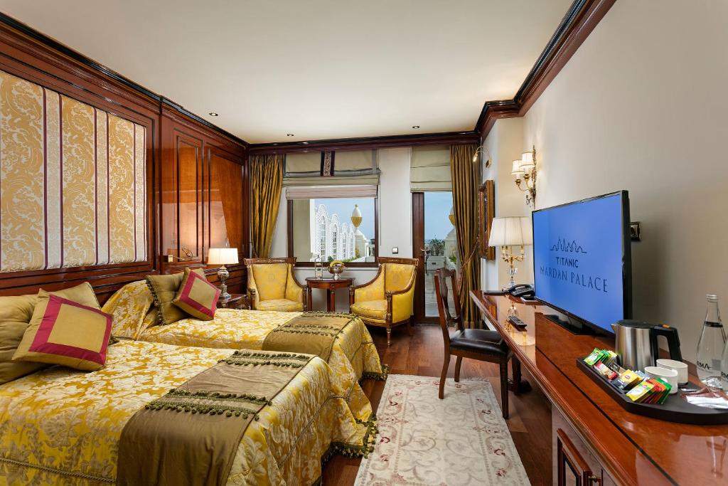 Elegant numuri ar divām gultām viesnīcā Titanic Mardan Palace