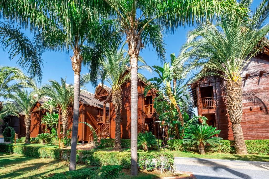 Tropu ainava ar koka numuriem pie Long Beach Resort