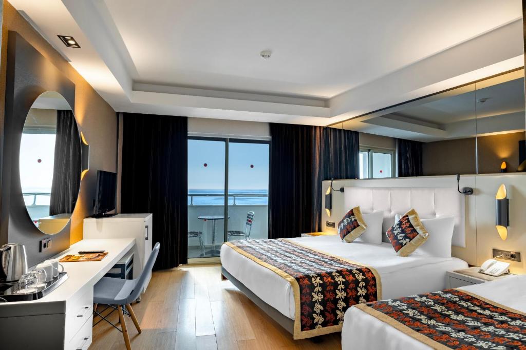 Mūsdienīgs numurs ar balkonu pie Long Beach Resort, ar skatu uz jūru.