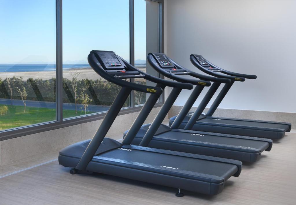 Mūsdienīgs trenažieris ar skatu uz jūru Steigenberger Resort Ras Soma