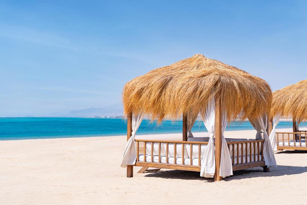 Atpūtas gultas piekrastē Steigenberger Resort Ras Soma