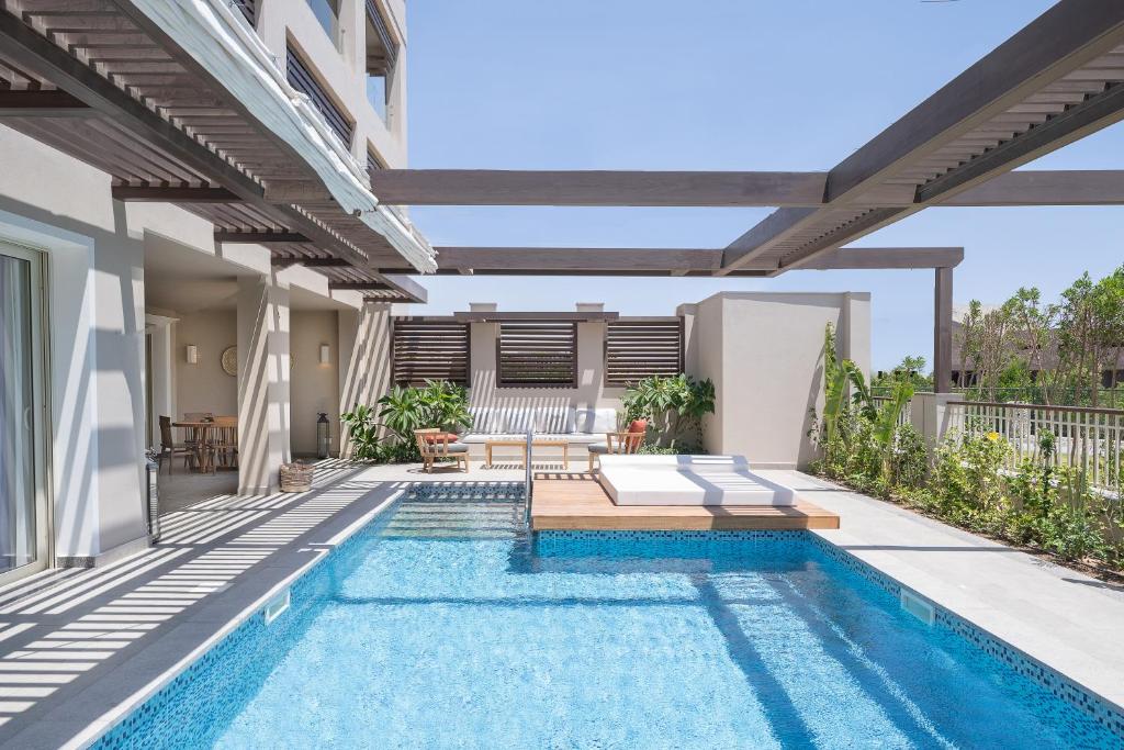 Baseins ar atpūtas zonu Steigenberger Resort Ras Soma