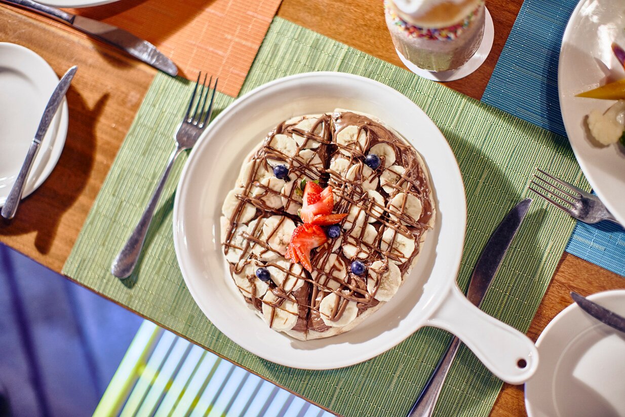 Deserts restorānā Xcaret Mexico ar augļiem un šokolādi