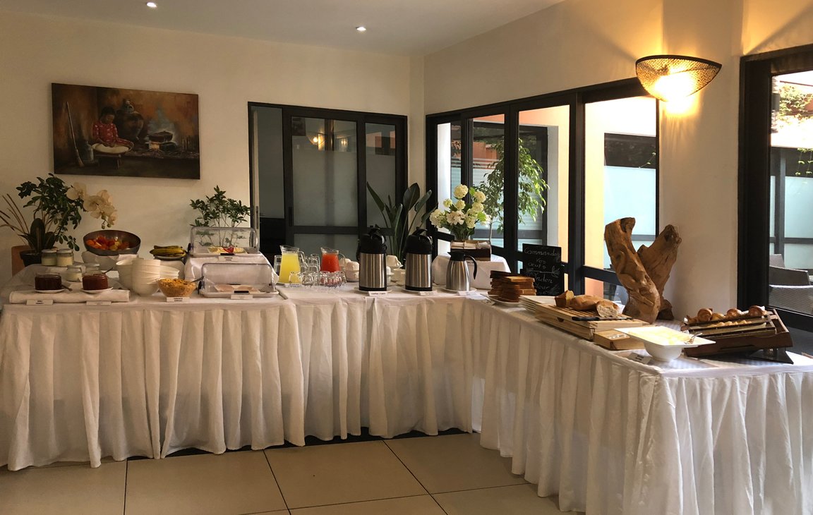 Bufetes brokastis viesnīcā Hotel Plumeria ar plašu izvēli.