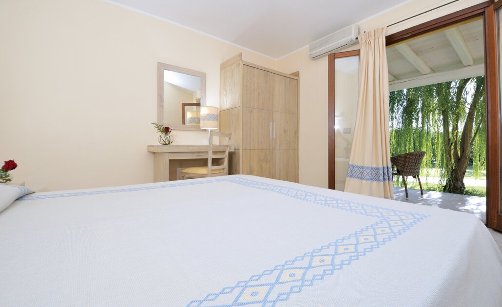 Futura Cala Fiorita viesnīcas gaišs numurs ar balkonu